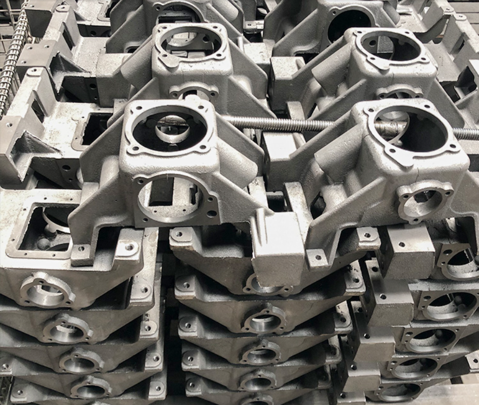 Comment les fabricants de pièces moulées de précision effectuent-ils le décapage ?